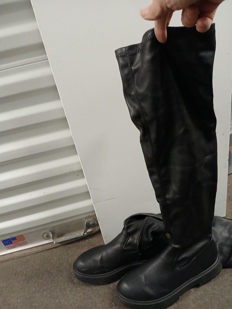 R 21 Black Boots