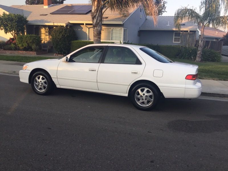 2000 Toyota Camry le