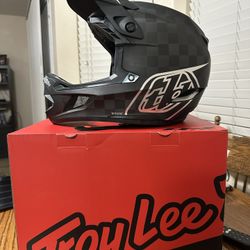 Troy Lee Designs D4 Carbon Helmet