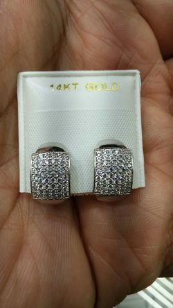 14K WHITE GOLD Earing 3.2 grams CZ