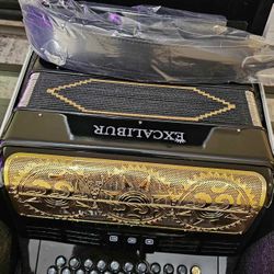 Excalibur Accordion/Acordeon Tono De FA