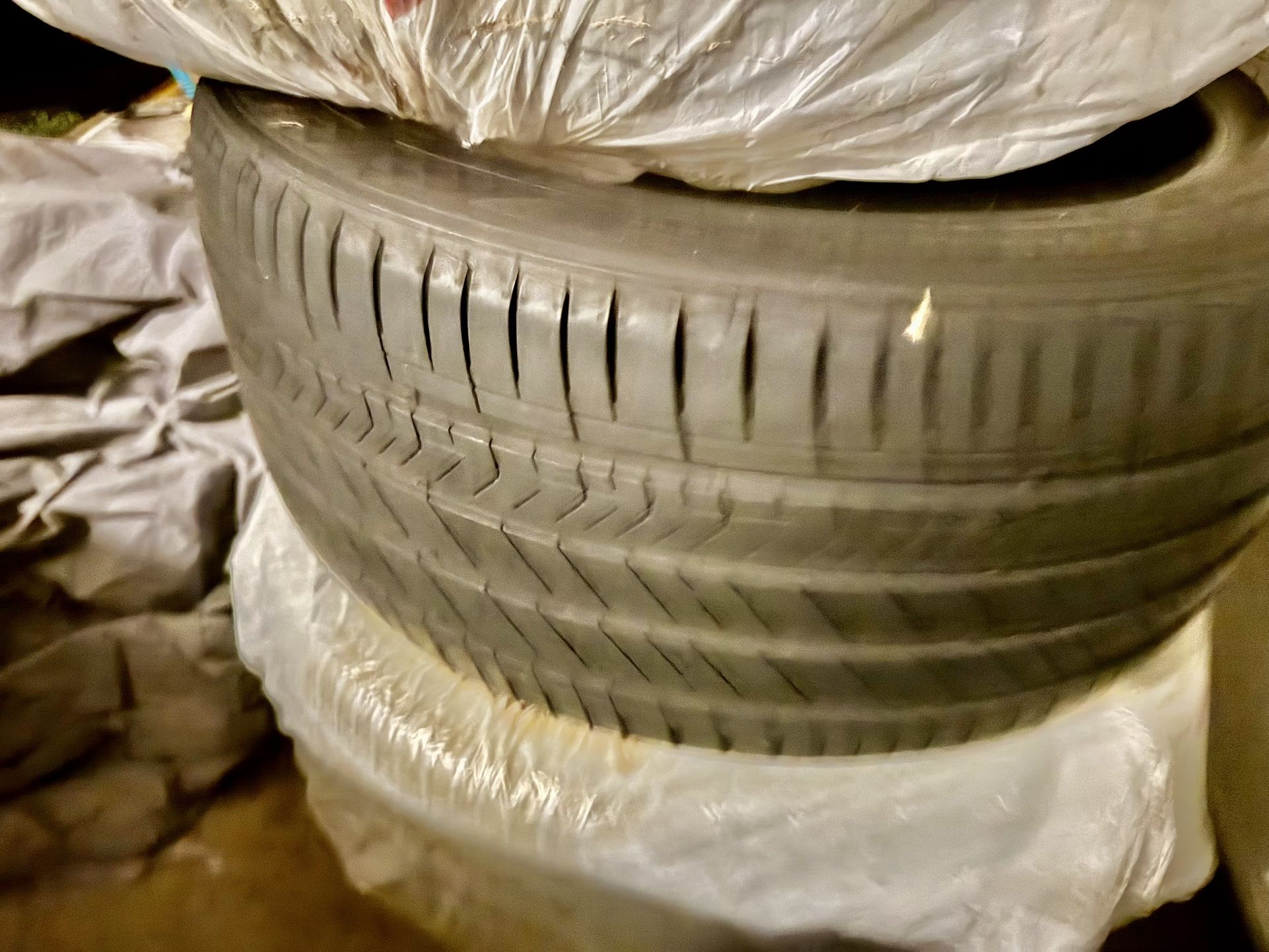 Genesis 90 Tires