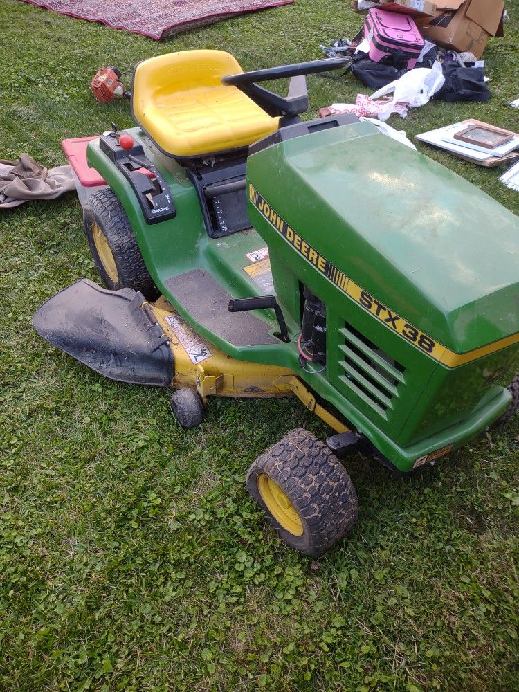 John Deere Riding Mower        *Free*