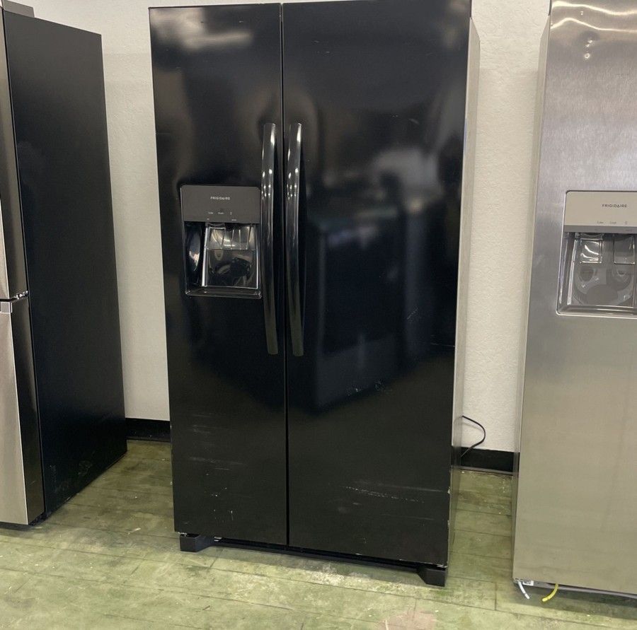 Black Frigidaire sidebyside refrigerator for Sale in El Paso, TX