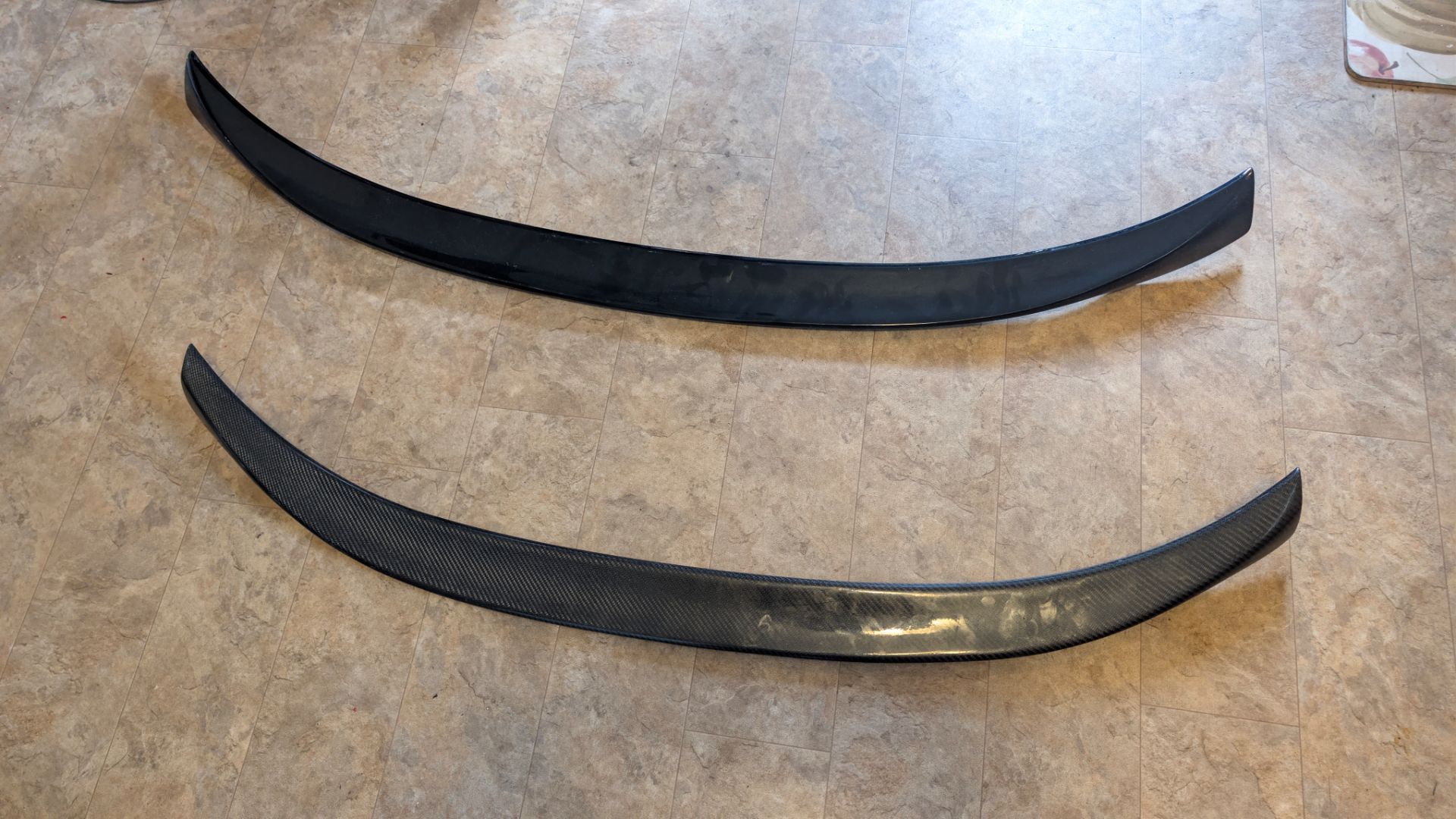 2 rear spoiler I carbon fiber 1 glossy black