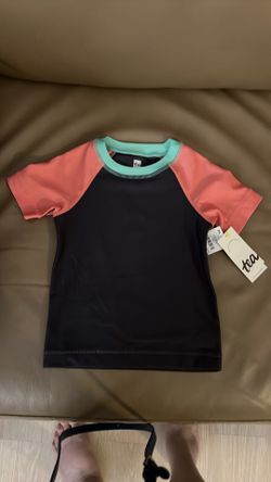 TEA short sleeve swim shirt, boys size 250 SPF TEA short sleeve swim shirt size 50 SPF