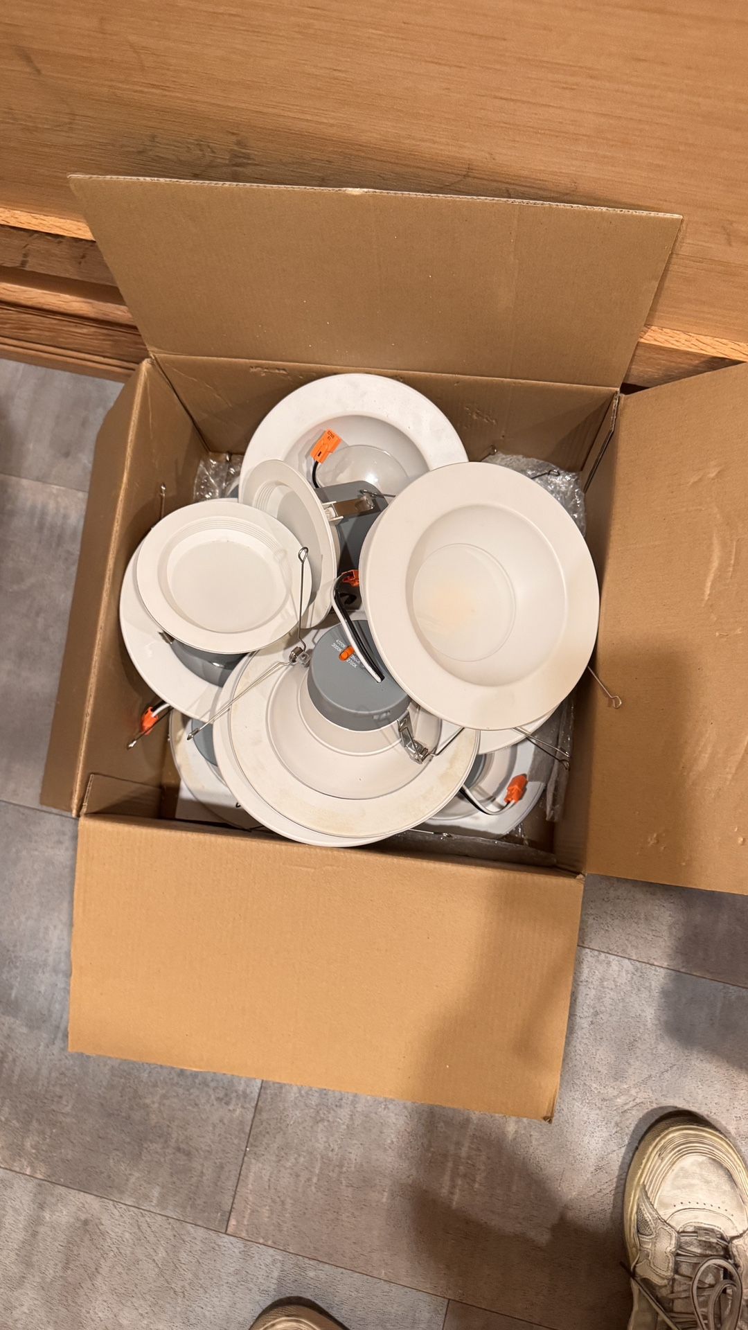 Halo Free Recess Lights 10 Pieces Including Housing As In Picture