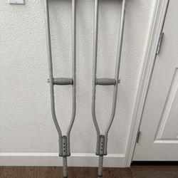 Adjustable Crutches 