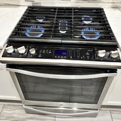Whirlpool Stainless Steel Slide-In Gas Range with Convection Oven
