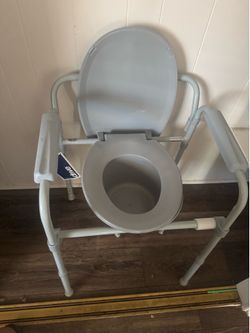 Commode new with tags