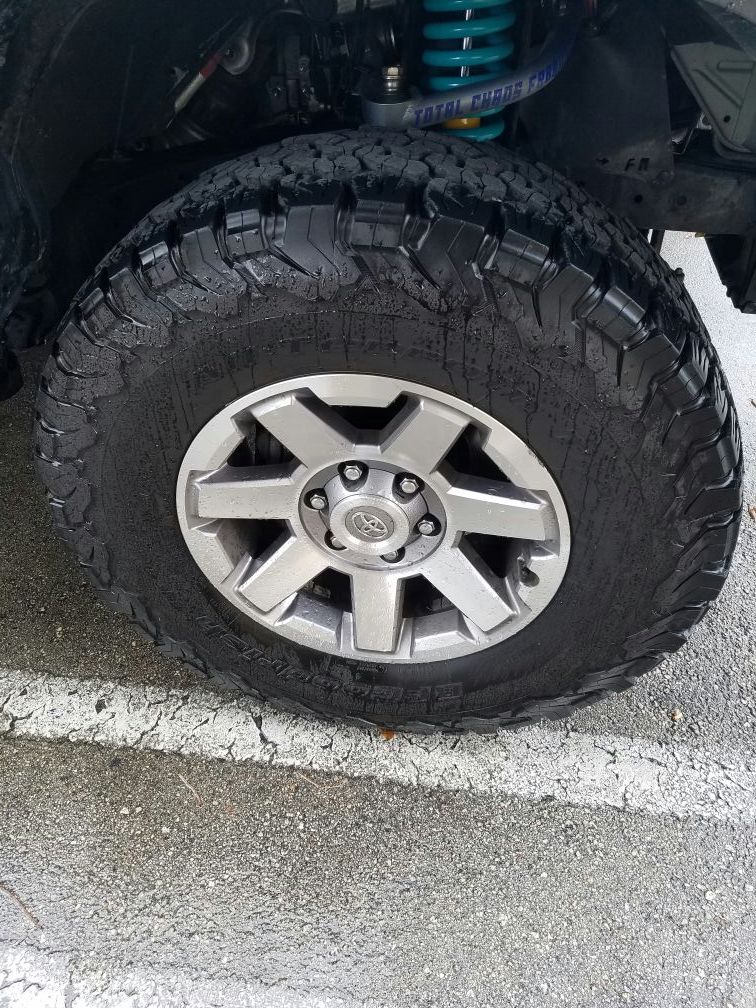 Toyota 4Runner Trail wheels with 285/70R17 BFG KO2 tires x 4