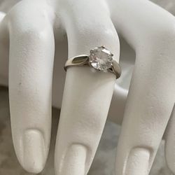 10K White Gold solitary CZ engagement pre-owned Ring