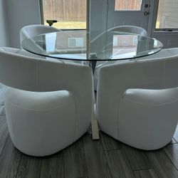 ROUND DINING TABLE in GOLD