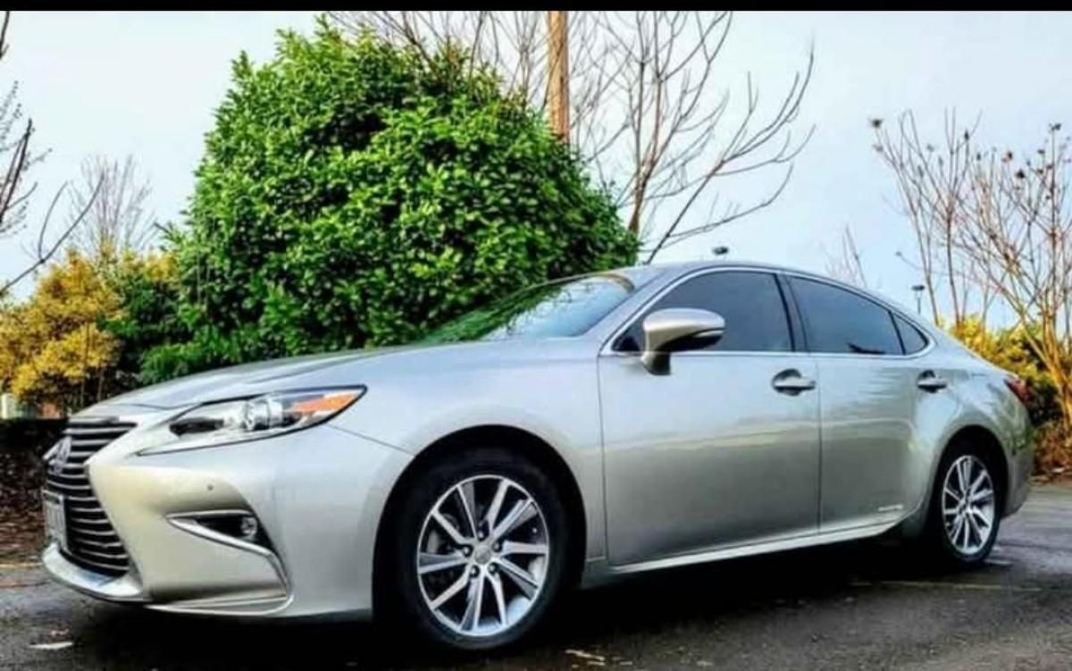 2016 Lexus ES 300h