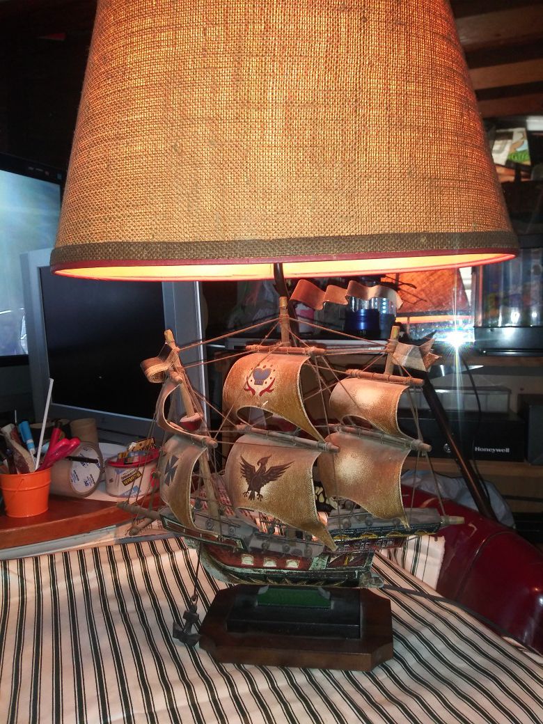 Vintage Mayflower ship replica lamp