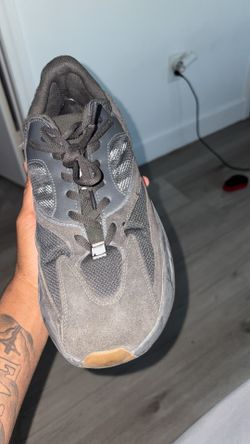Yezzy 700s v2 *Send Offer*