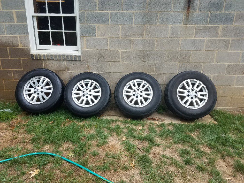 Wheel and tire rim set ford expedition