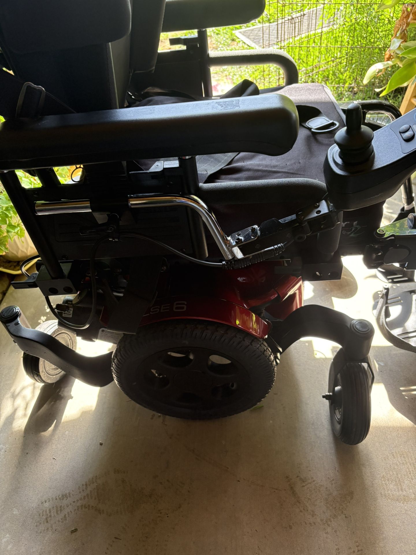 QUICKIE PULSE 6 POWER WHEELCHAIR,POWER LIFT. CAPTAIN Seat