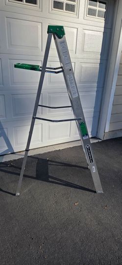 6ft louisville, aluminum ladder.