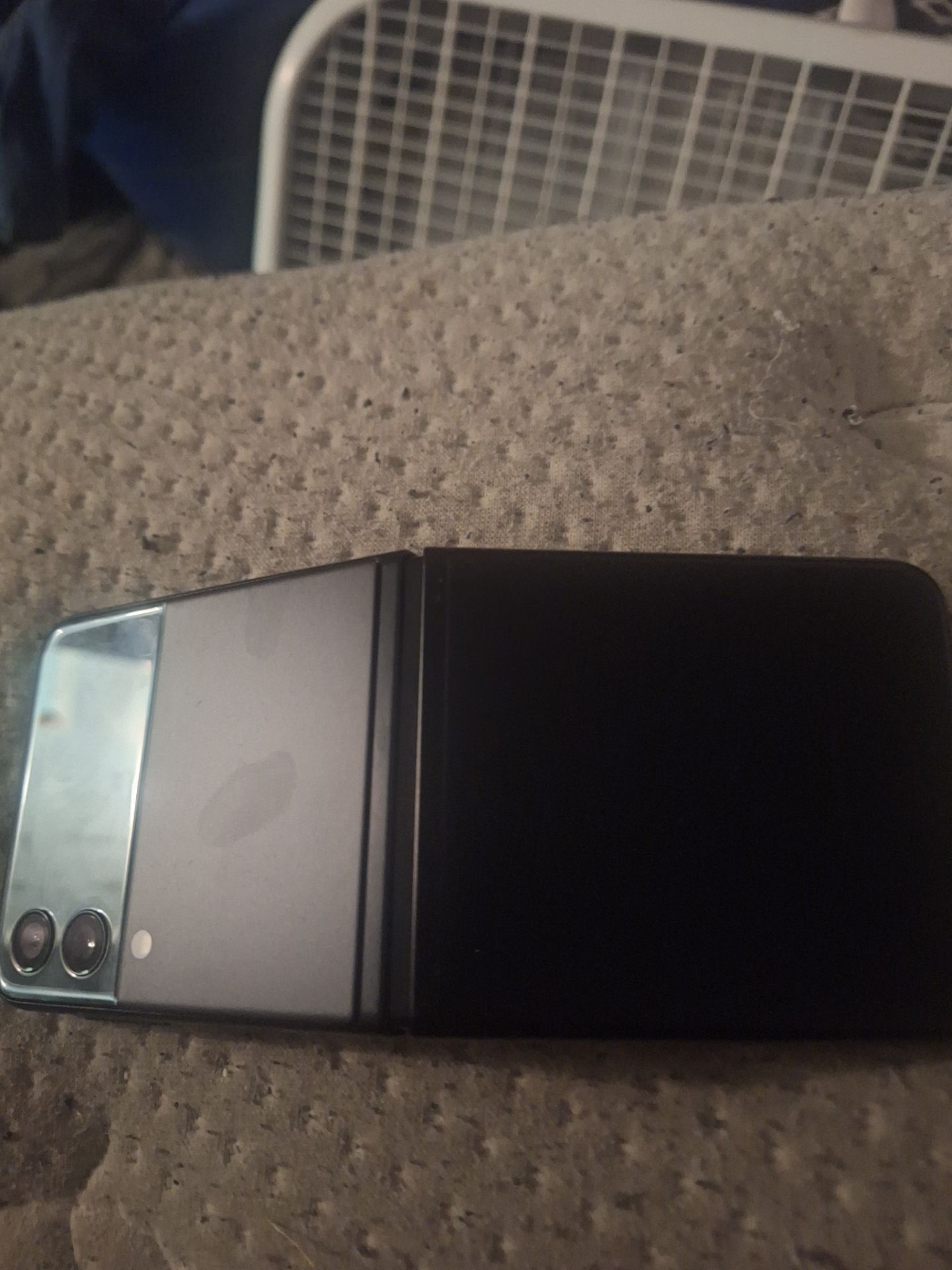 Z flip 3 samsung works no cracks