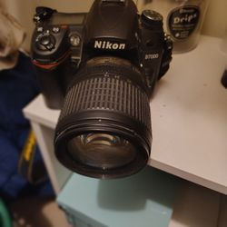 NIKKON D 7000