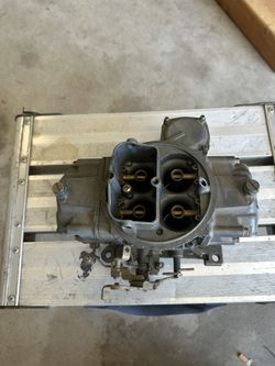 Holley 750 Carburetor