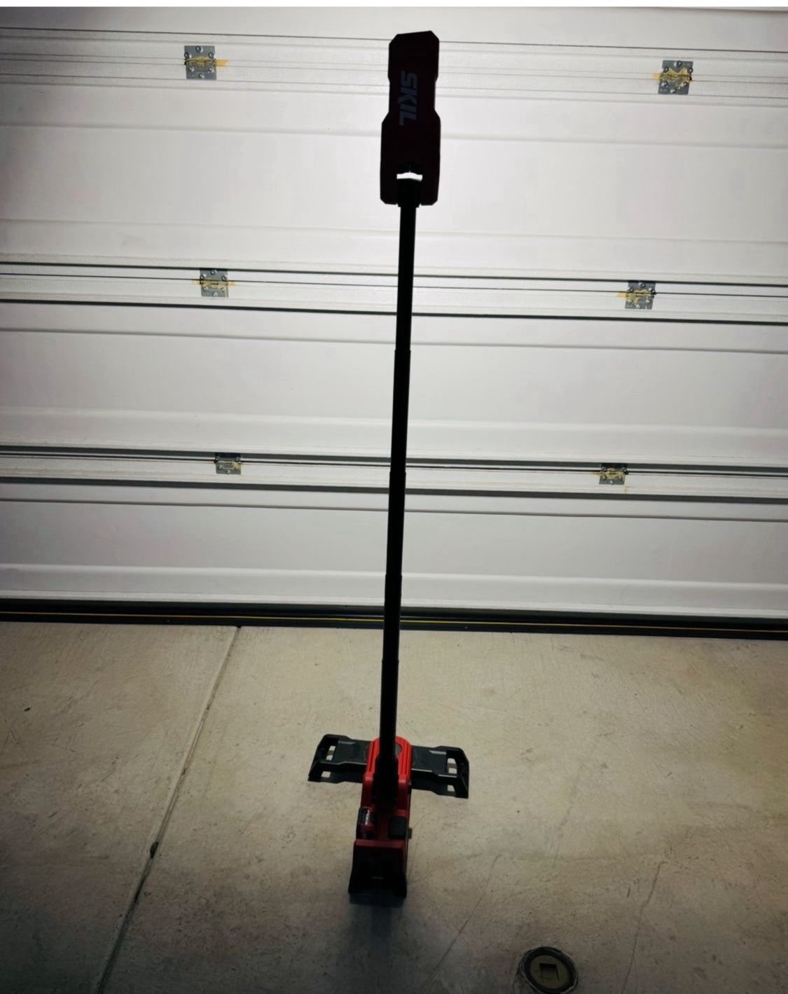 SKIL Compact Tower Light, 2OV Kit Including 2.0Ah USB-C Battery and Charger-LH2500D-11