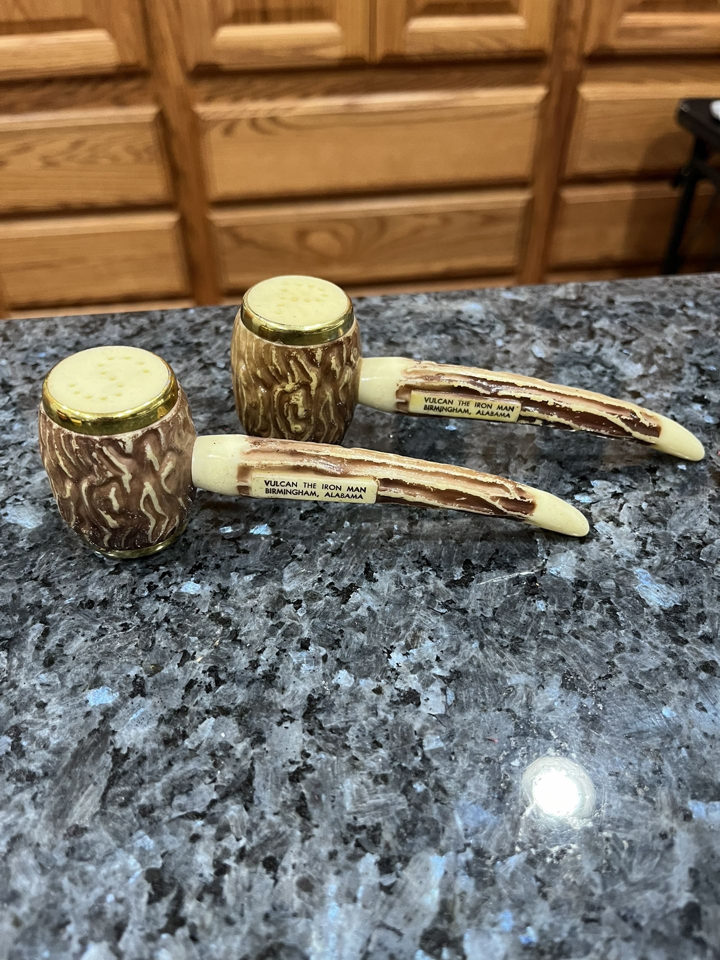 Vintage Faux Wood Pipes Plastic Pair of Salt and Pepper Shakers. Souvenir Vulcan The Iron Man, Birmingham, Alabama. Preowned.