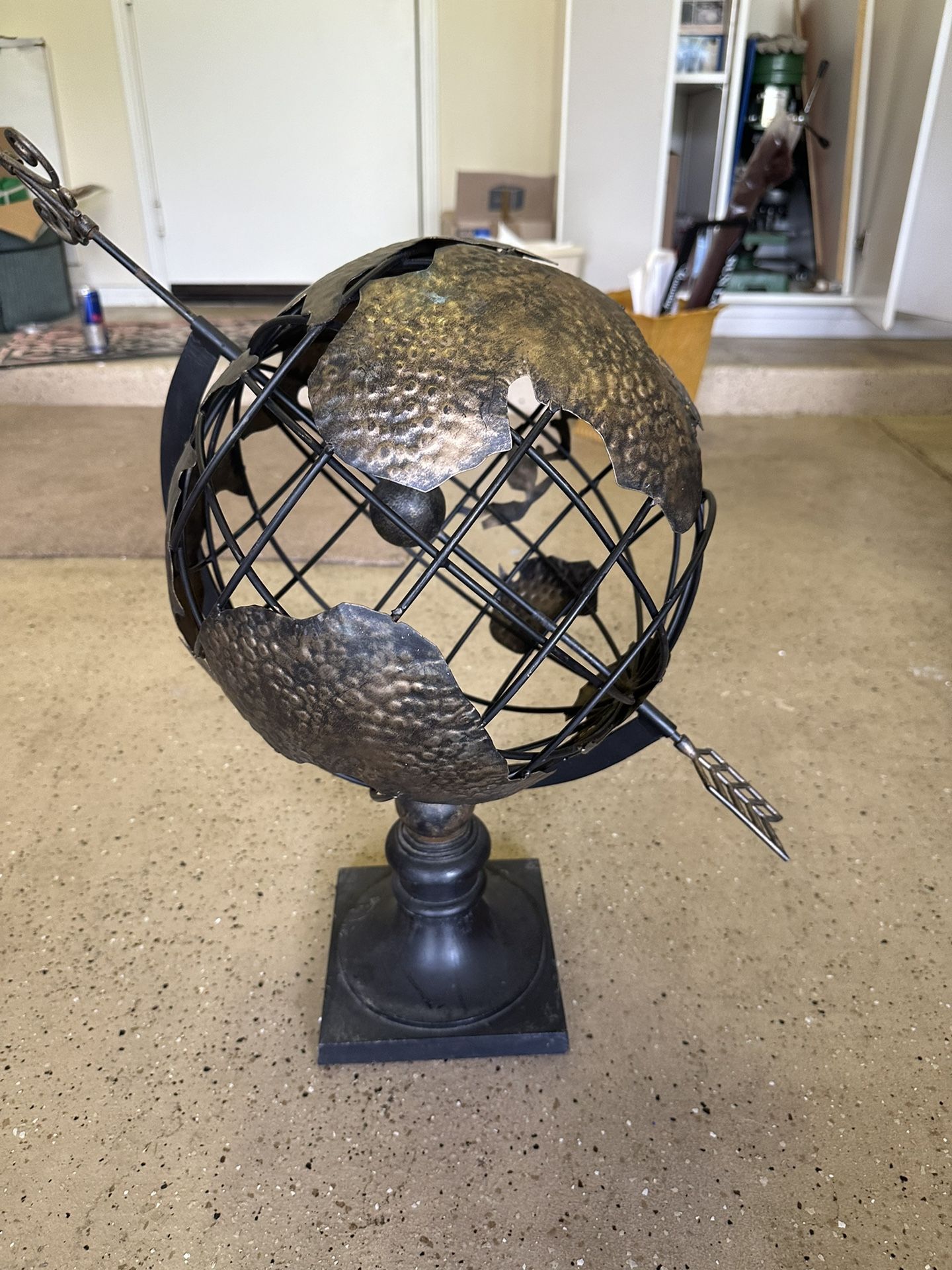 Large Pier 1 Decorative Metal Globe with Arrow ~ 24” Tall