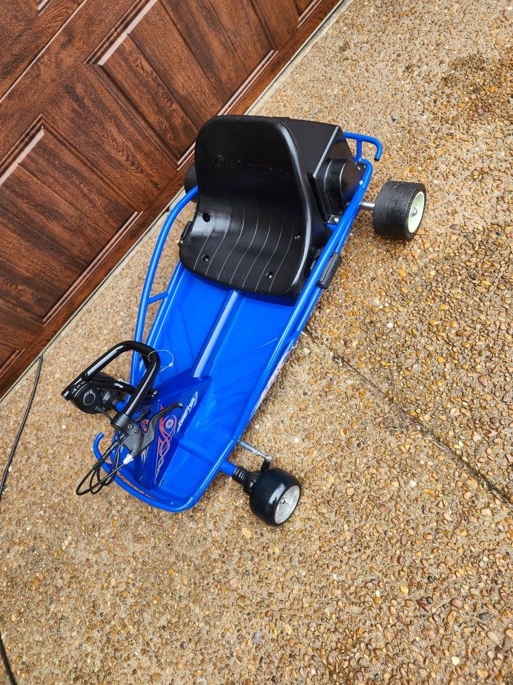 Razor Ground Force - Electric Go-Kart for Ages 8+, Up to 12 MPH, Up to 40 Minutes of Continuous Use, Variable Speed Throttle, 24V Rechargeable Battery