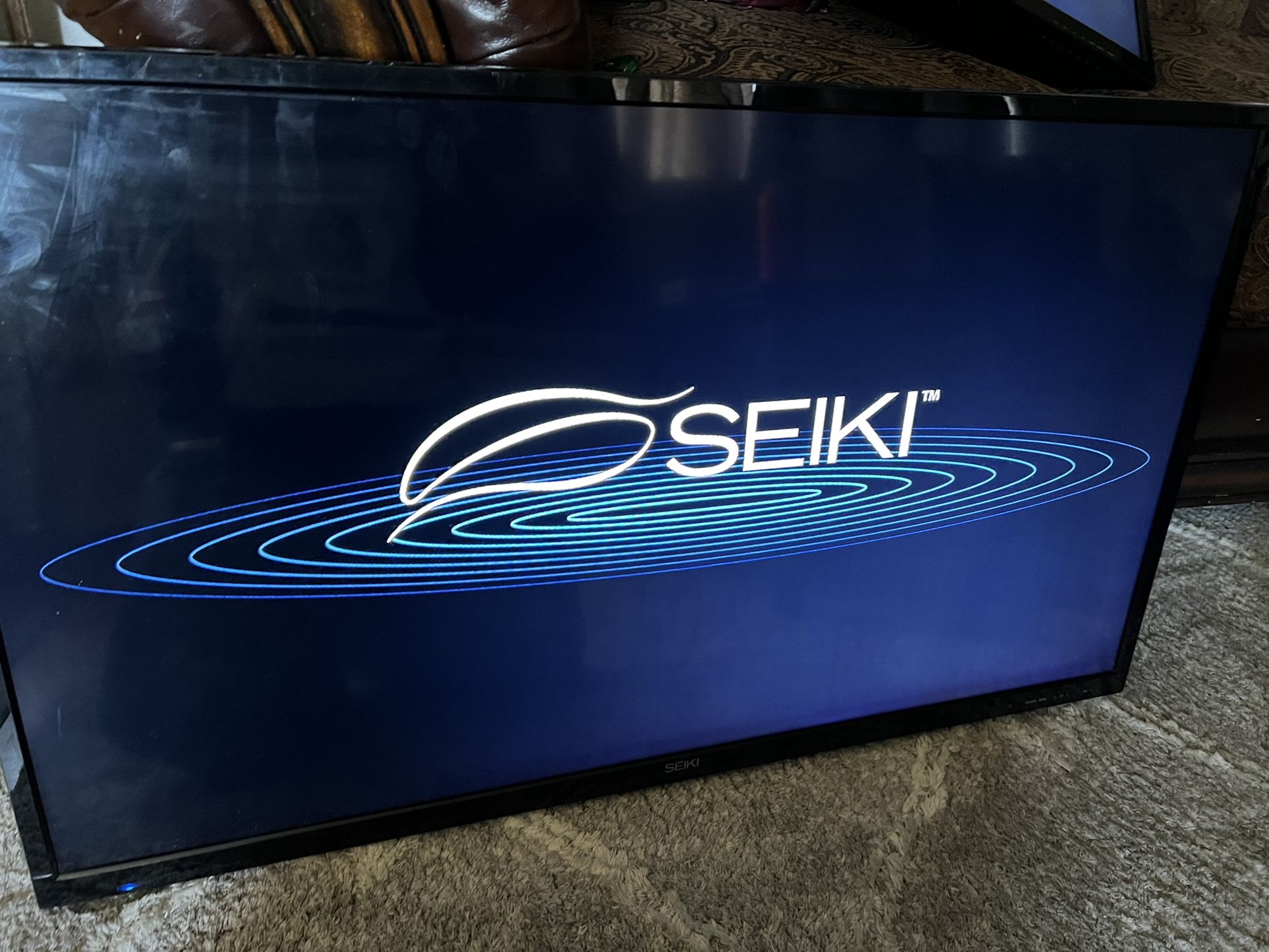 44” Seiki Smart Tv
