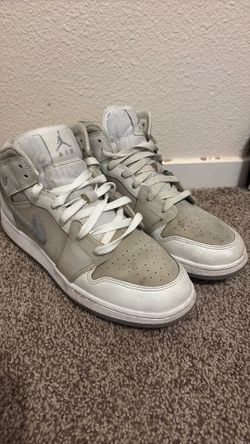 Jordan 1 mids college grey