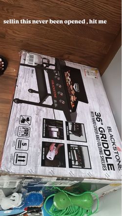 Blackstone 36’ Griddle with hard cover and folding shelves