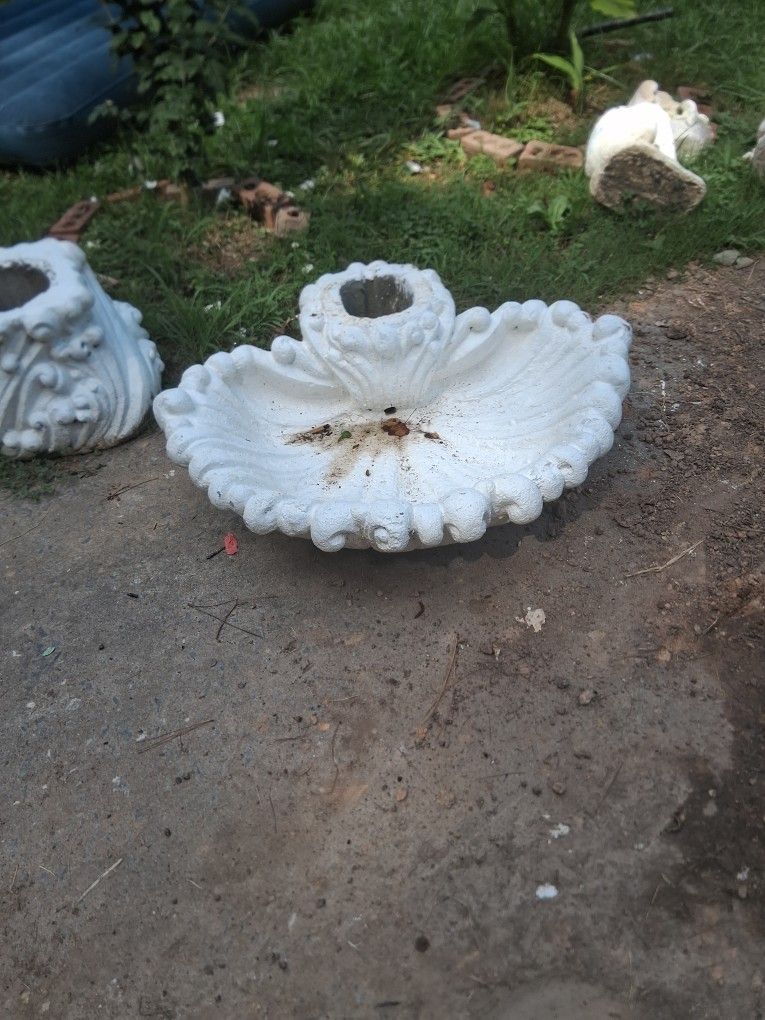 Bird Bath With Water Fall No Leakes Nice Pice