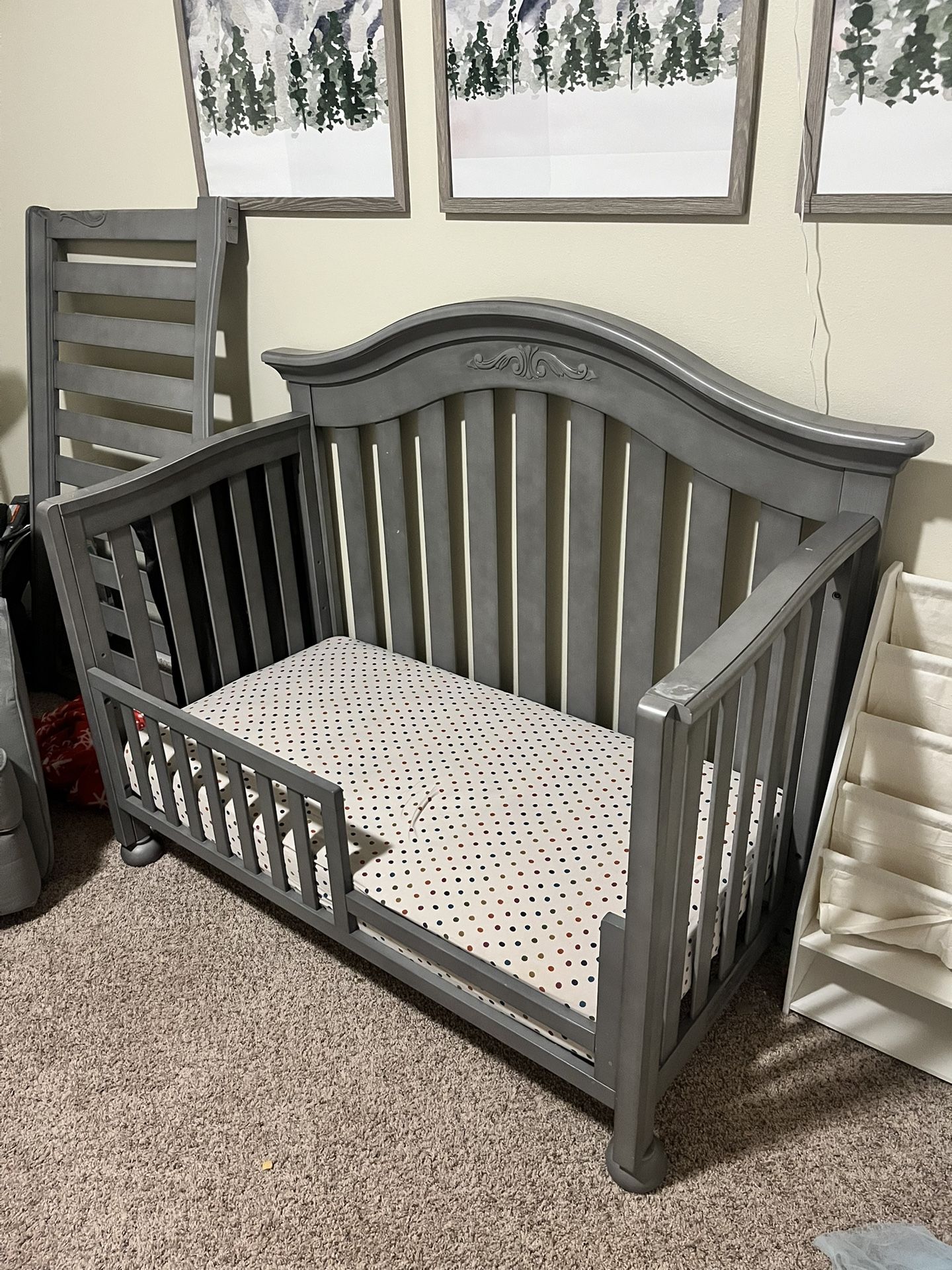 Crib w/ Toddler Bed Converter