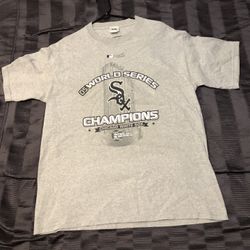 Chicago White SOX.  T-shirt, large  2005.  World servers