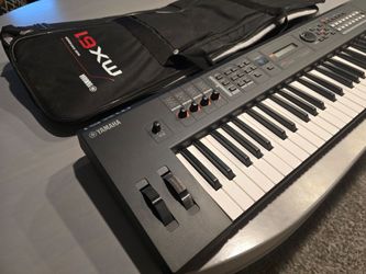 Near New Yamaha Synth MX61 with carrying bag
