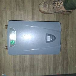 AO Smith Signature  Instantaneous Water Heater Heats up To 160° In 1/2 Sec . 