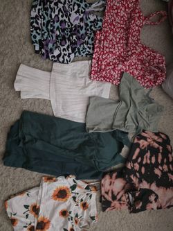 YOUNG LADIES SIZE ●MEDIUM● 59 items $45 FIRM