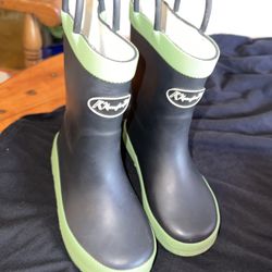 Kids Komforme Boots Size 9 $4
