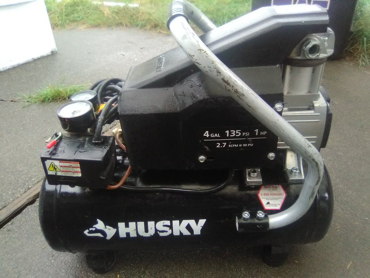 HUSKY 4GAL AIR COMPRESSOR