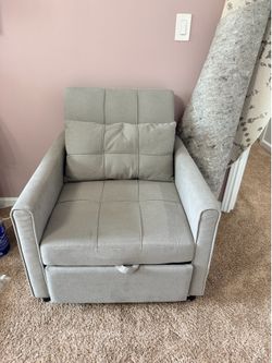 Chair that converts to bed