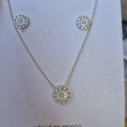 Sterling Silver Jewelry Set - Made in Mexico

Beautiful sterling silver jewelry set that includes:

Necklace with an elegant circular pendant