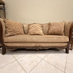 European vintage Style Couch