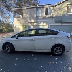 2013 Toyota White Prius 