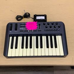 92917 M-AUDIO 22305