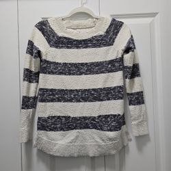 Juniors/Preteen Size XS Lou&Grey Sweater