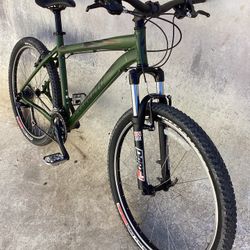 SPECIALIZED ROCKHOPPER M4 MOUNTAIN BIKE 24 SPEED  LARGE ARMY GREEN