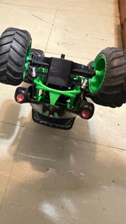 GLAVE  DIGGER CARRITO TOY