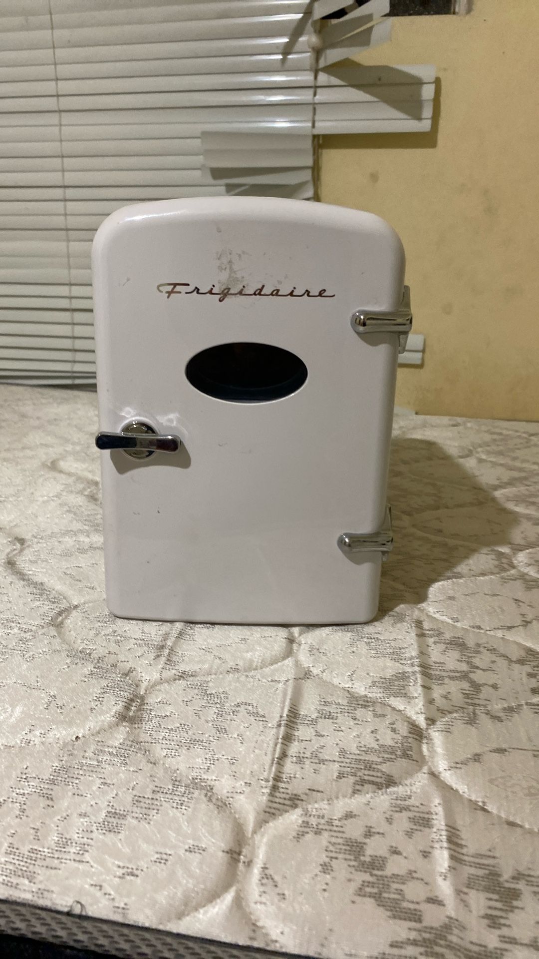 Mini Fridge But Can Only Hold 6-8 Cans